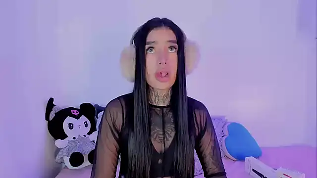 Snapshot of shadowcatt_ chatting on February 6, 7:18 pm shadowcatt  online show from February 6, 7:18 pm