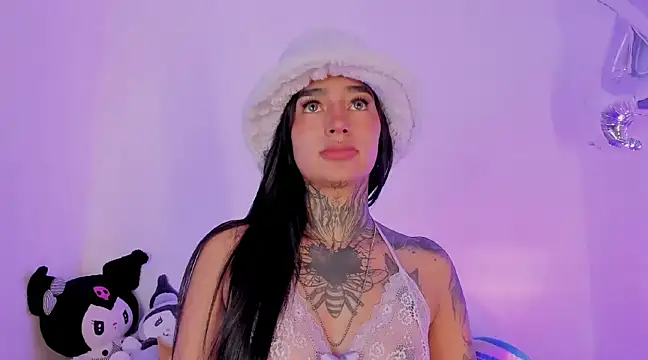 Snapshot of shadowcatt_ chatting on February 11, 8:31 pm shadowcatt  online show from February 11, 8:31 pm