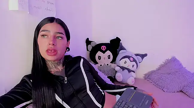 Snapshot of shadowcatt_ chatting on February 19, 11:04 pm shadowcatt  online show from February 19, 11:04 pm