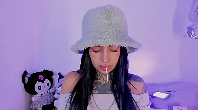 Snapshot of shadowcatt_ chatting on February 21, 11:43 pm shadowcatt  online show from February 21, 11:43 pm