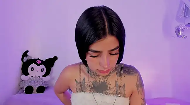 Snapshot of shadowcatt_ chatting on February 24, 4:47 pm shadowcatt  online show from February 24, 4:47 pm