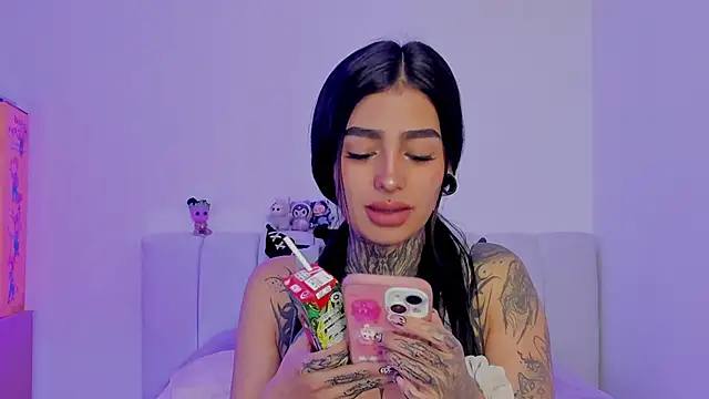 Snapshot of shadowcatt_ chatting on October 22, 7:13 pm shadowcatt  online show from October 22, 7:13 pm