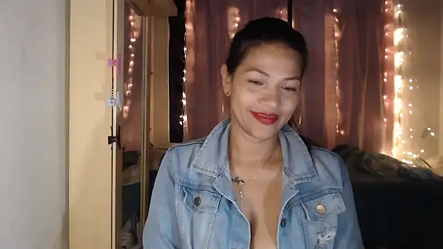 Snapshot of makennaa_ chatting on September 12, 10:04 am makennaa online show from September 12, 10:04 am