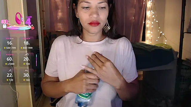 Snapshot of makennaa_ chatting on October 15, 10:15 am makennaa online show from October 15, 10:15 am