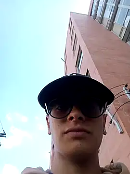 Snapshot of Cuervo_maniaco chatting on December 17, 3:28 pm Cuervo maniaco online show from December 17, 3:28 pm