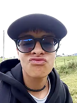 Snapshot of Cuervo_maniaco chatting on February 21, 3:54 pm Cuervo maniaco online show from February 21, 3:54 pm