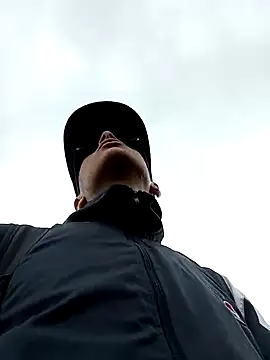 Snapshot of Cuervo_maniaco chatting on March 5, 4:24 pm Cuervo maniaco online show from March 5, 4:24 pm