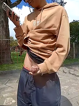 Snapshot of Cuervo_maniaco chatting on November 8, 6:18 pm Cuervo maniaco online show from November 8, 6:18 pm