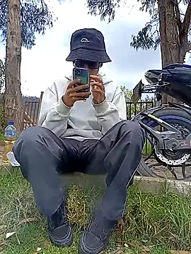 Snapshot of Cuervo_maniaco chatting on February 14, 4:37 pm Cuervo maniaco online show from February 14, 4:37 pm