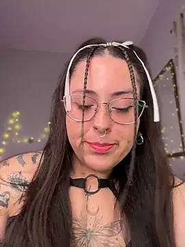 Snapshot of Mizztikaa chatting on June 6, 10:36 pm Mizztikaa online show from June 6, 10:36 pm