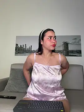 SophieRoyals online show from April 25, 12:30 pm