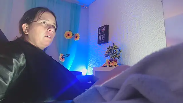 victoria jones online show from March 4, 7:43 pm