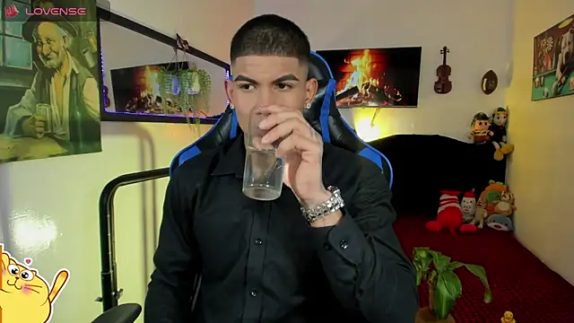 Snapshot of Damian_latinxxx chatting on April 27, 12:08 am Damian latinxxx online show from April 27, 12:08 am