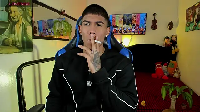 Snapshot of Damian_latinxxx chatting on May 3, 12:16 am Damian latinxxx online show from May 3, 12:16 am