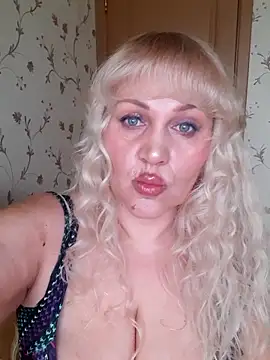 IsabellaBoni online show from April 11, 7:45 am