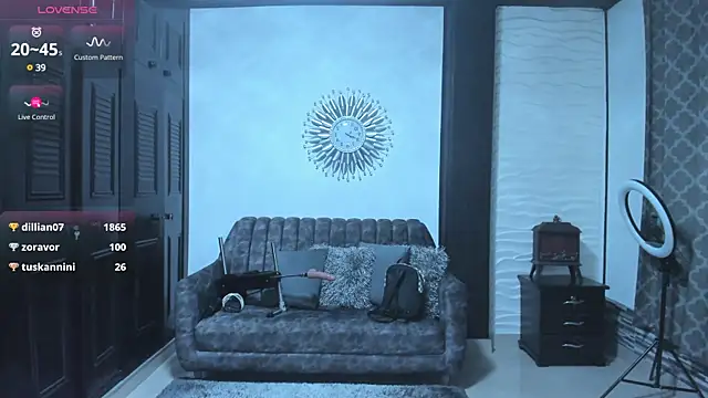 Snapshot of EroticAzir chatting on December 17, 12:45 am EroticAzir online show from December 17, 12:45 am