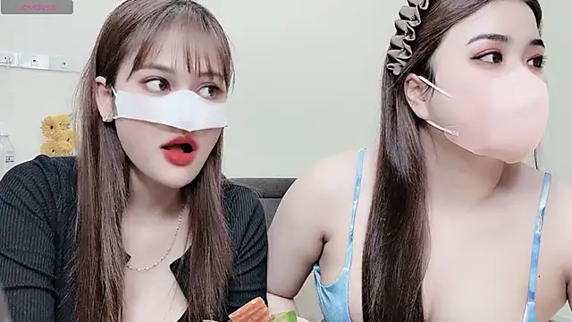 Snapshot of LyLy_Office chatting on January 12, 12:01 pm LyLy Office online show from January 12, 12:01 pm