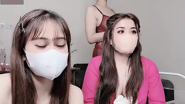 Snapshot of LyLy_Office chatting on February 19, 12:11 pm LyLy Office online show from February 19, 12:11 pm