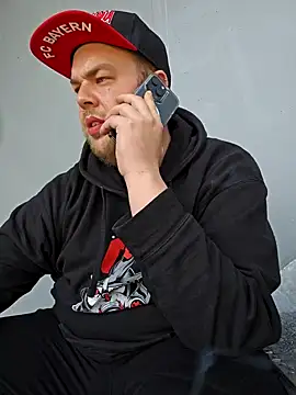 PupW0lfy online show from December 18, 11:24 am