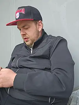 PupW0lfy online show from October 13, 10:37 am