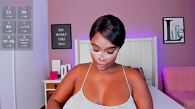 Britanymooree online show from October 28, 7:49 pm