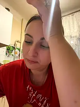 Snapshot of OlgaBuzzz chatting on December 6, 10:27 am OlgaBuzzz online show from December 6, 10:27 am