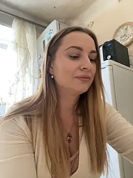 Snapshot of OlgaBuzzz chatting on January 10, 5:37 am OlgaBuzzz online show from January 10, 5:37 am