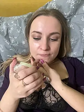 Snapshot of OlgaBuzzz chatting on February 5, 12:27 pm OlgaBuzzz online show from February 5, 12:27 pm