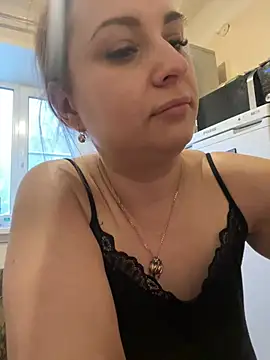 Snapshot of OlgaBuzzz chatting on February 13, 10:44 am OlgaBuzzz online show from February 13, 10:44 am