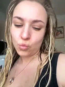 Snapshot of OlgaBuzzz chatting on February 20, 3:34 am OlgaBuzzz online show from February 20, 3:34 am