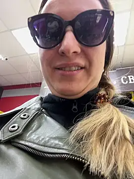 Snapshot of OlgaBuzzz chatting on March 19, 6:46 am OlgaBuzzz online show from March 19, 6:46 am