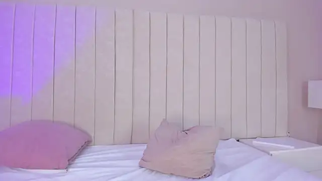 Littleolivia  online show from January 31, 7:08 pm