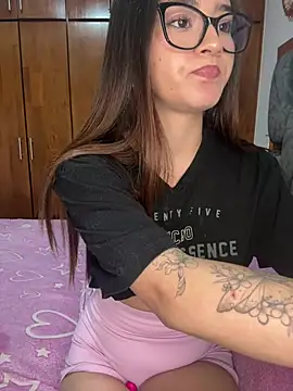 Snapshot of Veronica_isaza__ chatting on June 8, 11:05 pm Veronica isaza online show from June 8, 11:05 pm