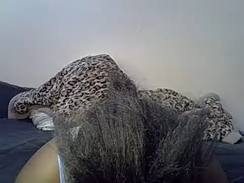 Snapshot of sweet_gal01 chatting on December 20, 9:28 pm sweet gal01 online show from December 20, 9:28 pm