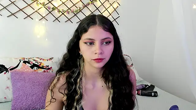 Snapshot of Ivanna_Bruner chatting on November 14, 5:44 pm Ivanna Bruner online show from November 14, 5:44 pm