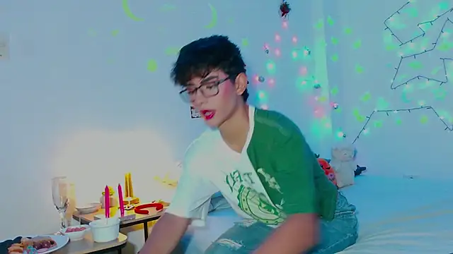 arnold laurent  online show from December 24, 6:50 pm