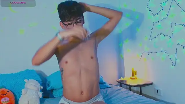 arnold laurent  online show from January 9, 12:03 am