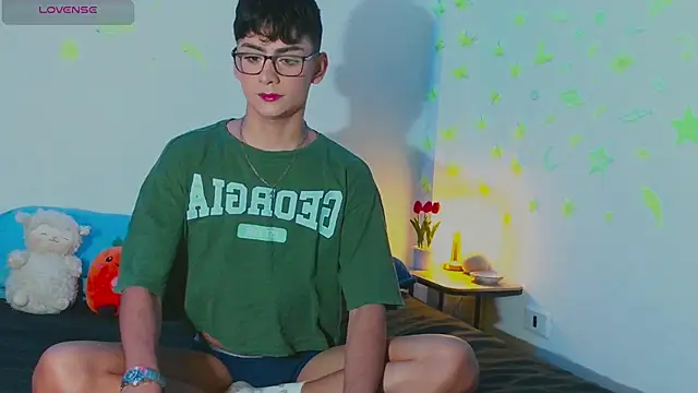 arnold laurent  online show from March 14, 9:00 pm