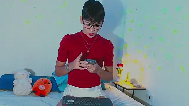 arnold laurent  online show from March 18, 7:42 pm