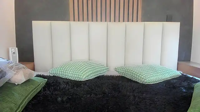 AbbyWathson online show from April 17, 12:30 pm