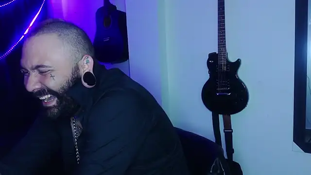 Snapshot of darkclothes chatting on December 24, 12:55 am darkclothes online show from December 24, 12:55 am