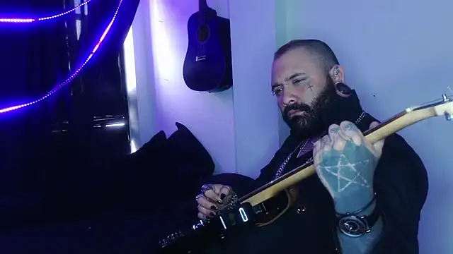 Snapshot of darkclothes chatting on December 24, 3:05 pm darkclothes online show from December 24, 3:05 pm