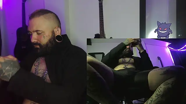 Snapshot of darkclothes chatting on December 31, 7:42 am darkclothes online show from December 31, 7:42 am