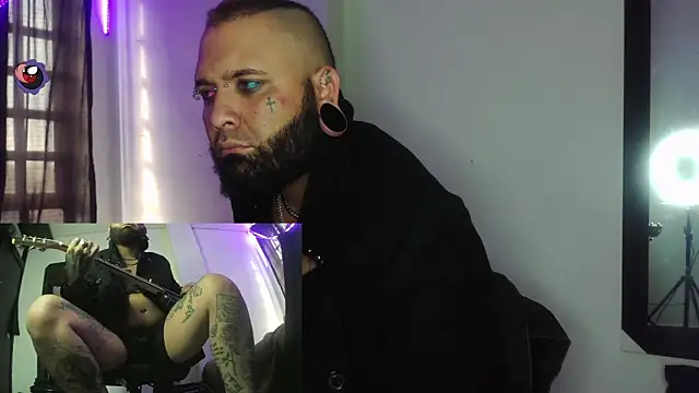 Snapshot of darkclothes chatting on January 1, 8:58 pm darkclothes online show from January 1, 8:58 pm