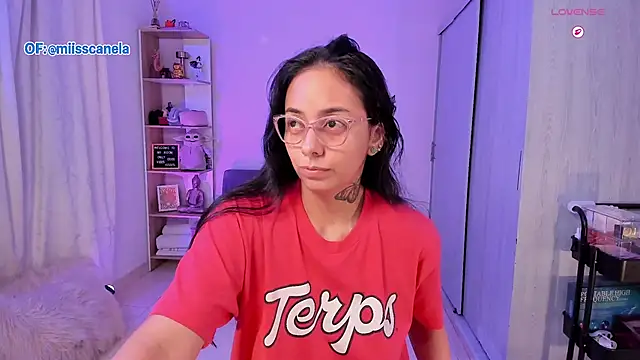 Snapshot of Aleja24Evans chatting on December 1, 2:16 am Aleja24Evans online show from December 1, 2:16 am