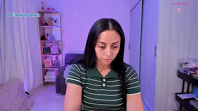 Snapshot of Aleja24Evans chatting on December 4, 2:10 am Aleja24Evans online show from December 4, 2:10 am