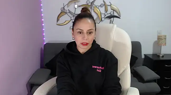 Snapshot of NicoleKitty_ chatting on February 16, 12:52 am NicoleKitty  online show from February 16, 12:52 am