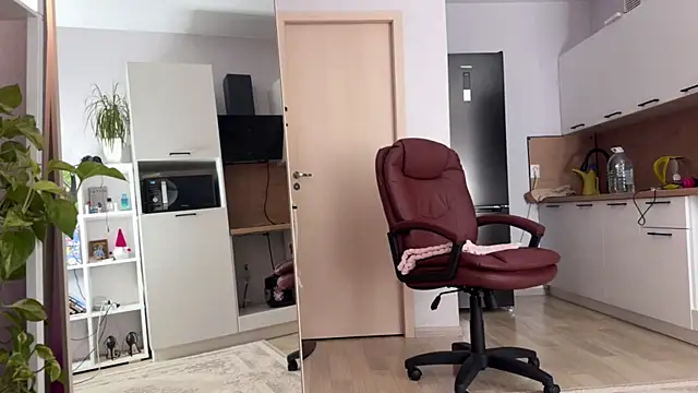 Snapshot of Victoria1Love chatting on February 28, 2:31 pm Victoria1Love online show from February 28, 2:31 pm