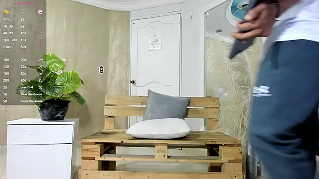 RicoBrown777  online show from April 8, 3:50 am