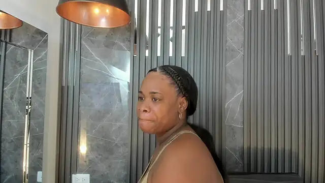 Snapshot of SaraiEvans chatting on February 7, 3:23 am SaraiEvans online show from February 7, 3:23 am